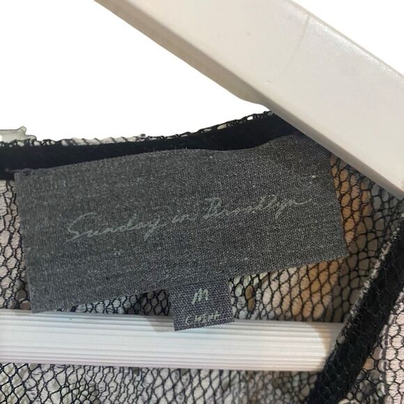 Sunday in Brooklyn cold shoulder black gray paisley like design medium - Picture 2 of 4